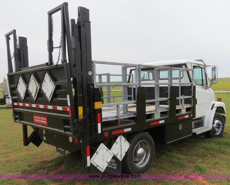 image for item B4754 2000 Freightliner FL50 Business Class truck