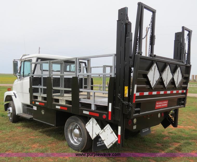 image for item B4754 2000 Freightliner FL50 Business Class truck