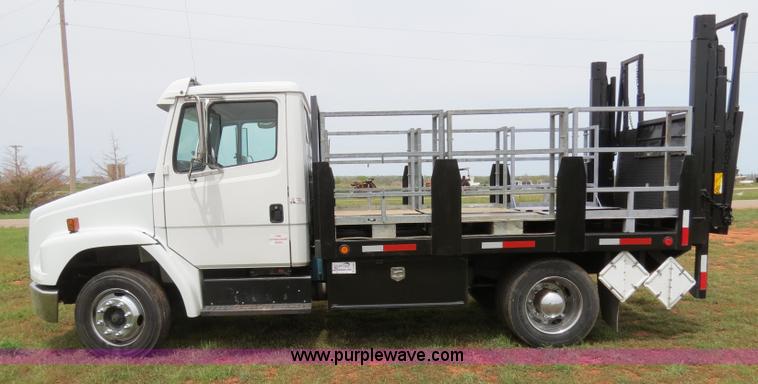 image for item B4754 2000 Freightliner FL50 Business Class truck