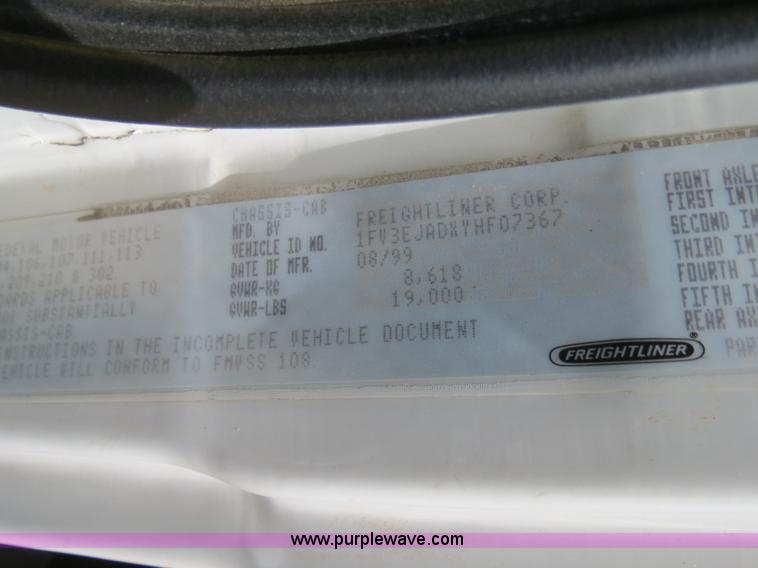 image for item B4754 2000 Freightliner FL50 Business Class truck