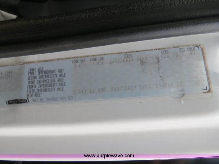 image for item B4754 2000 Freightliner FL50 Business Class truck