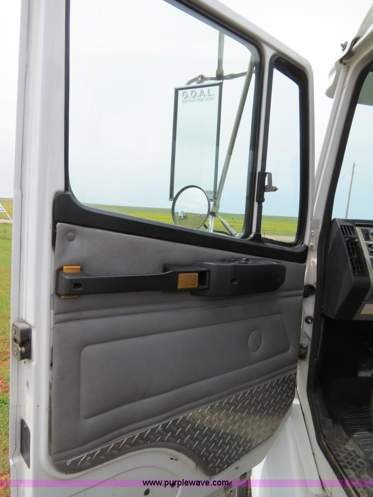 image for item B4754 2000 Freightliner FL50 Business Class truck