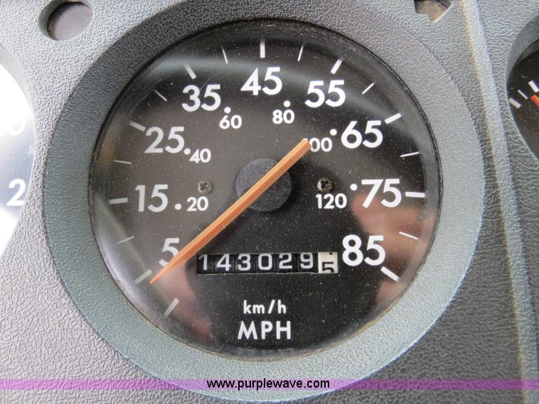 image for item B4754 2000 Freightliner FL50 Business Class truck