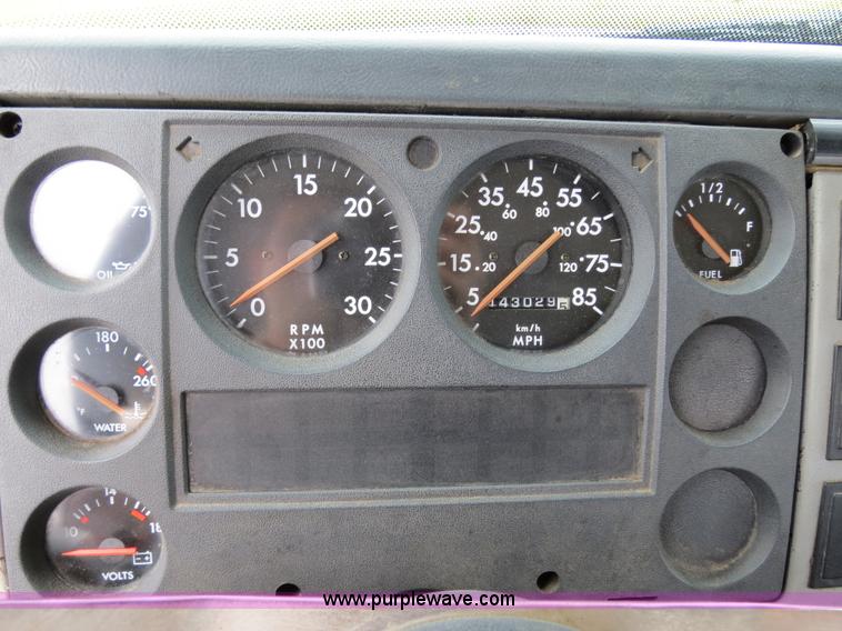 image for item B4754 2000 Freightliner FL50 Business Class truck