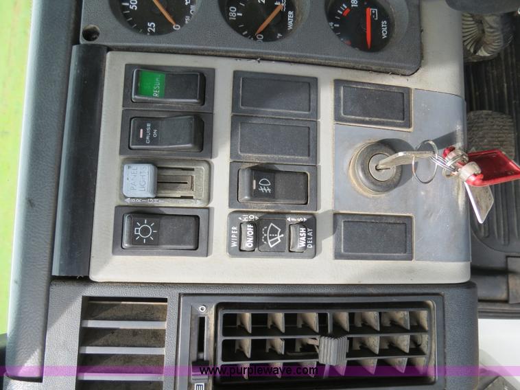 image for item B4754 2000 Freightliner FL50 Business Class truck