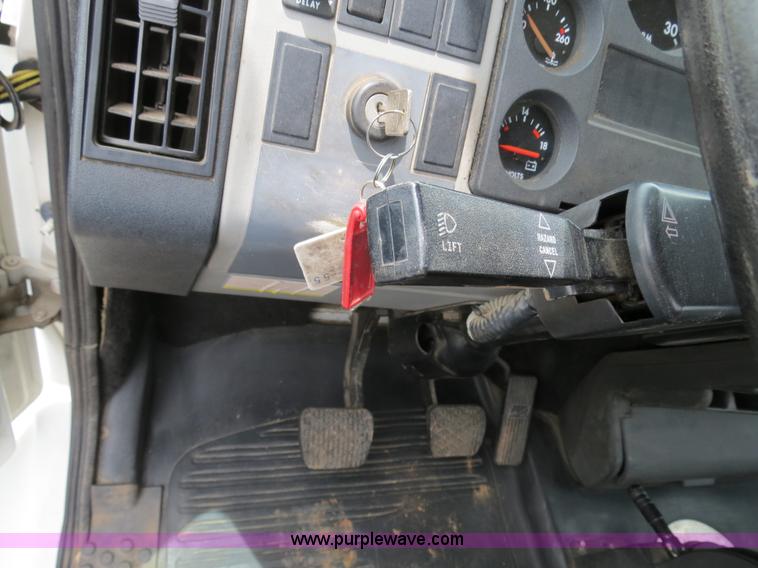 image for item B4754 2000 Freightliner FL50 Business Class truck