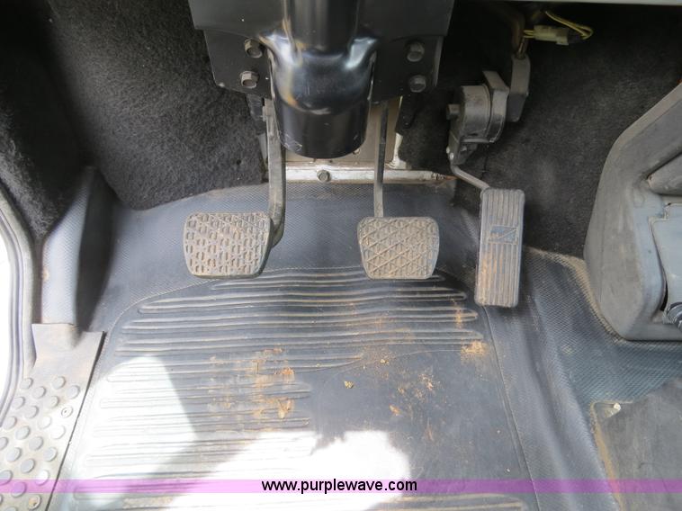 image for item B4754 2000 Freightliner FL50 Business Class truck