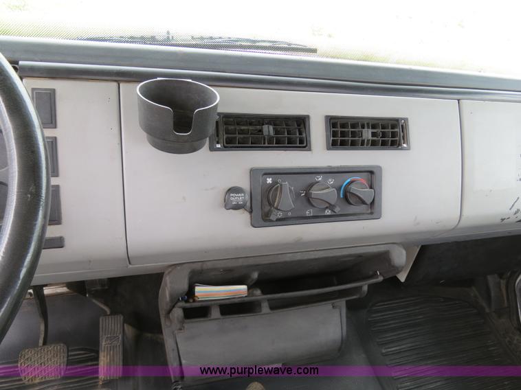 image for item B4754 2000 Freightliner FL50 Business Class truck