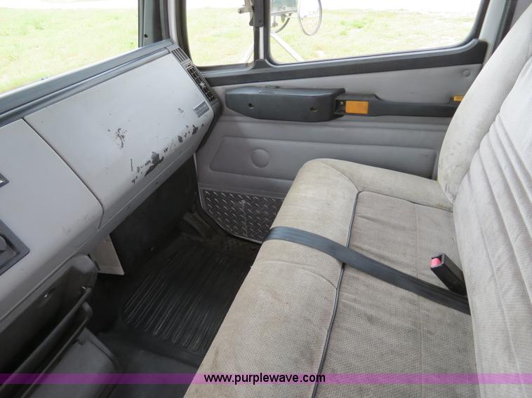 image for item B4754 2000 Freightliner FL50 Business Class truck