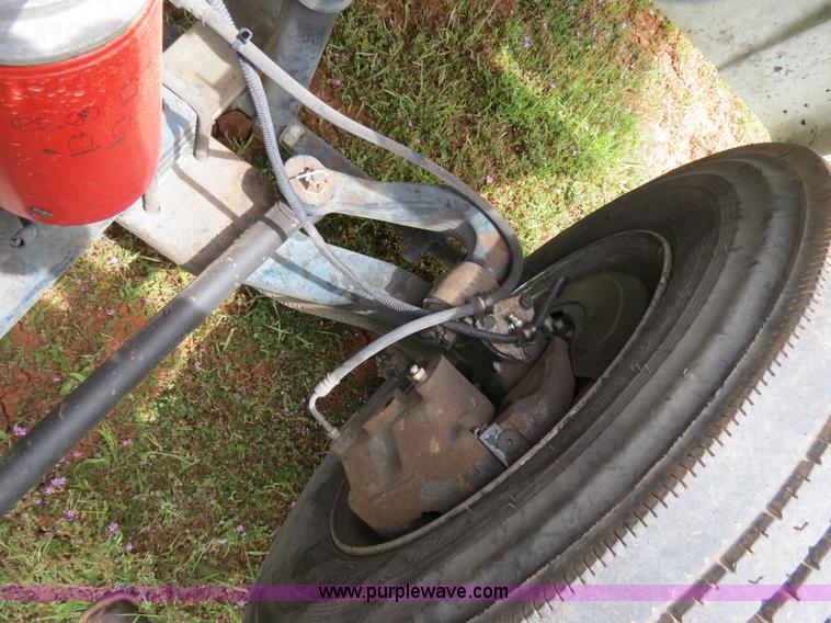 image for item B4754 2000 Freightliner FL50 Business Class truck