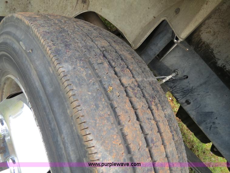 image for item B4754 2000 Freightliner FL50 Business Class truck