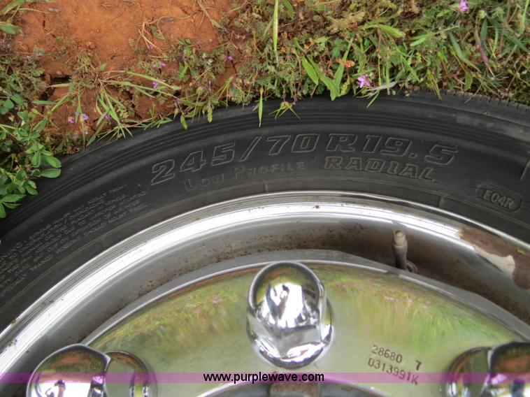 image for item B4754 2000 Freightliner FL50 Business Class truck