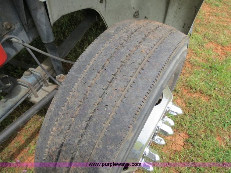 image for item B4754 2000 Freightliner FL50 Business Class truck