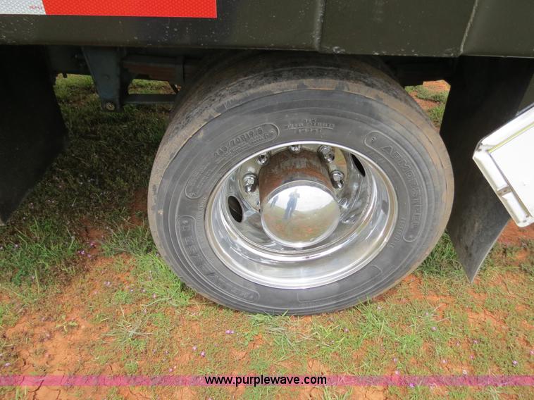 image for item B4754 2000 Freightliner FL50 Business Class truck