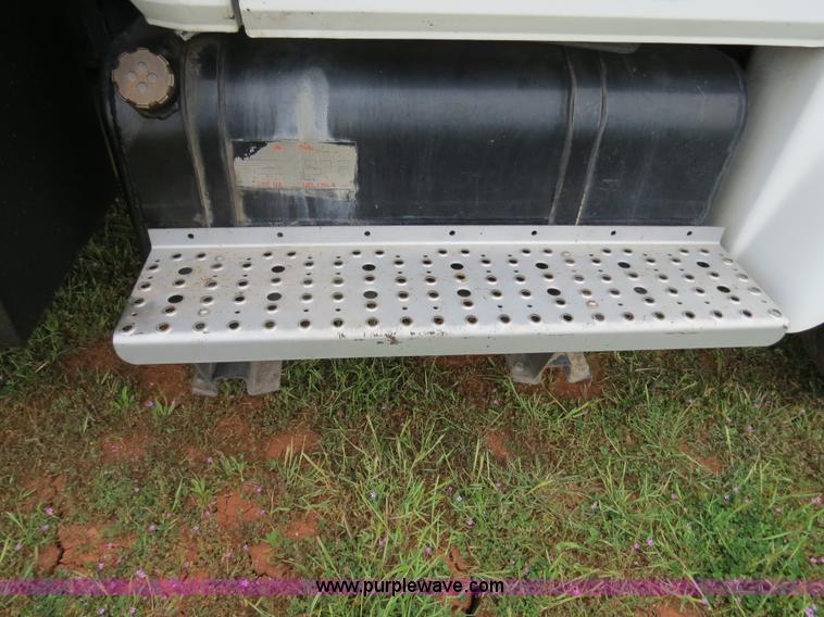 image for item B4754 2000 Freightliner FL50 Business Class truck