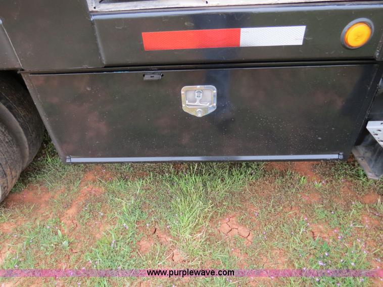 image for item B4754 2000 Freightliner FL50 Business Class truck