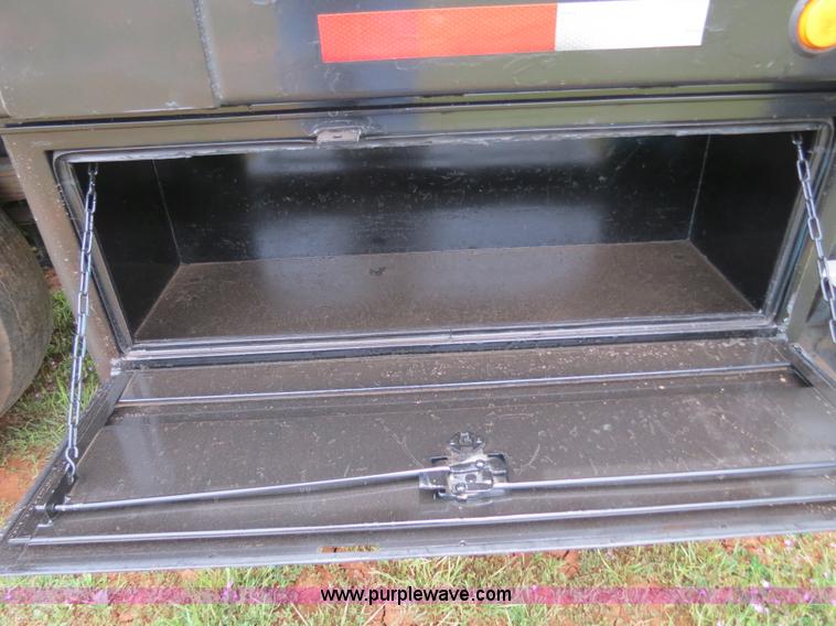 image for item B4754 2000 Freightliner FL50 Business Class truck