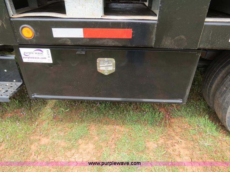 image for item B4754 2000 Freightliner FL50 Business Class truck