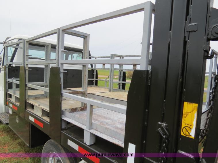 image for item B4754 2000 Freightliner FL50 Business Class truck