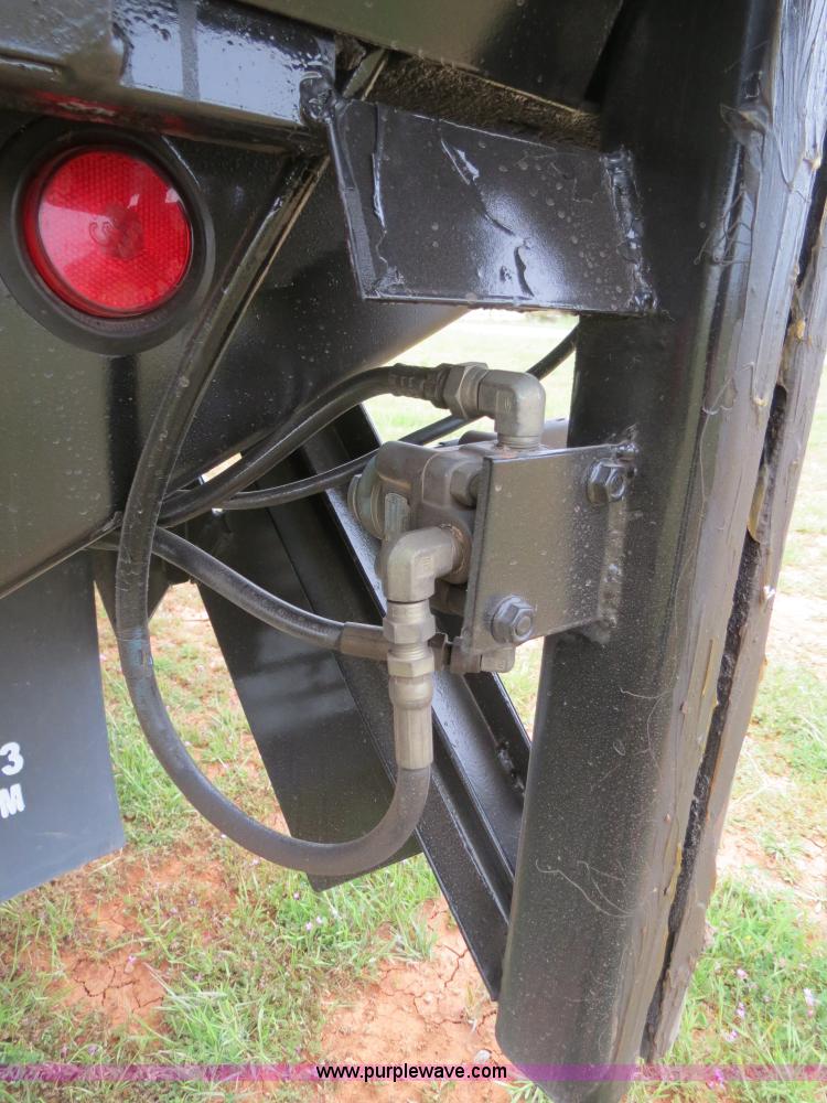 image for item B4754 2000 Freightliner FL50 Business Class truck