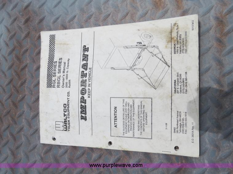 image for item B4754 2000 Freightliner FL50 Business Class truck