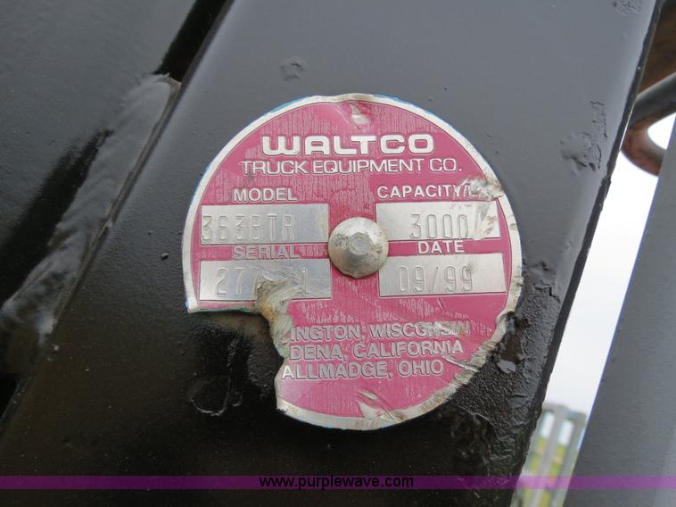 image for item B4754 2000 Freightliner FL50 Business Class truck