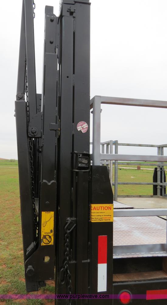 image for item B4754 2000 Freightliner FL50 Business Class truck