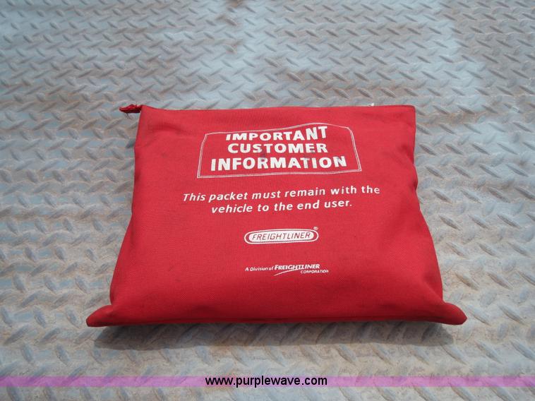 image for item B4754 2000 Freightliner FL50 Business Class truck