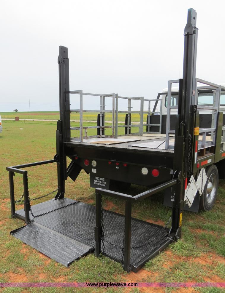 image for item B4754 2000 Freightliner FL50 Business Class truck