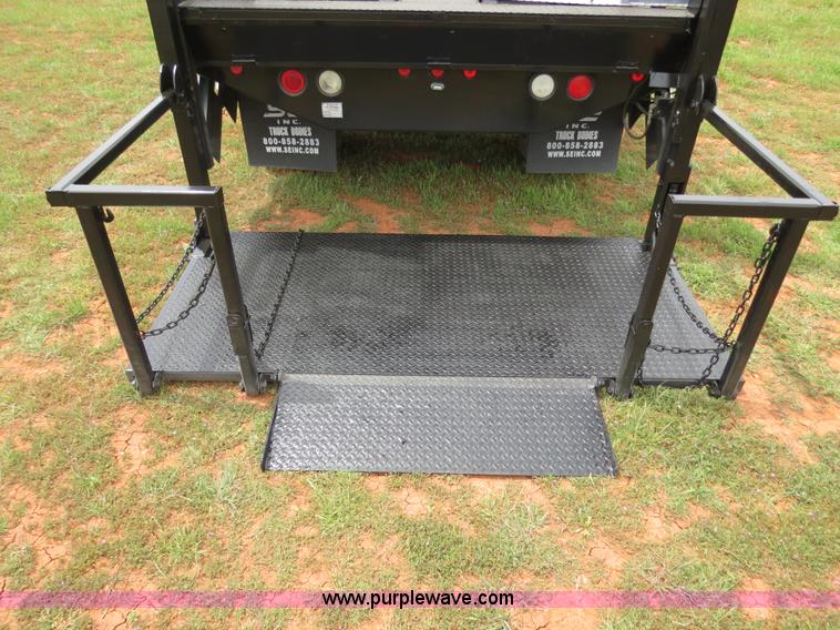 image for item B4754 2000 Freightliner FL50 Business Class truck