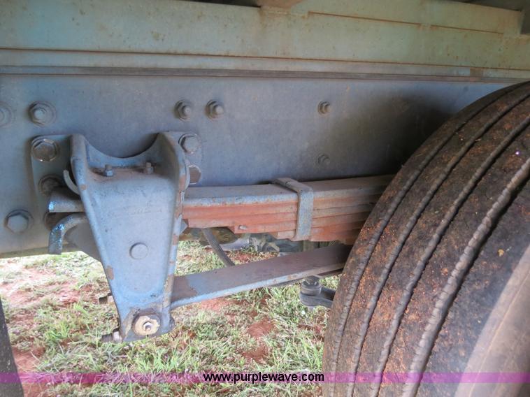 image for item B4754 2000 Freightliner FL50 Business Class truck