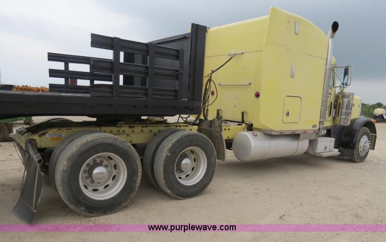 image for item B4767 1996 Peterbilt 379 semi truck