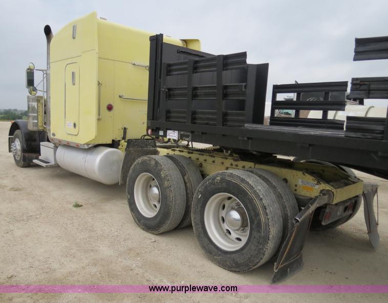 image for item B4767 1996 Peterbilt 379 semi truck