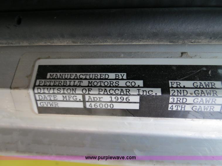 image for item B4767 1996 Peterbilt 379 semi truck