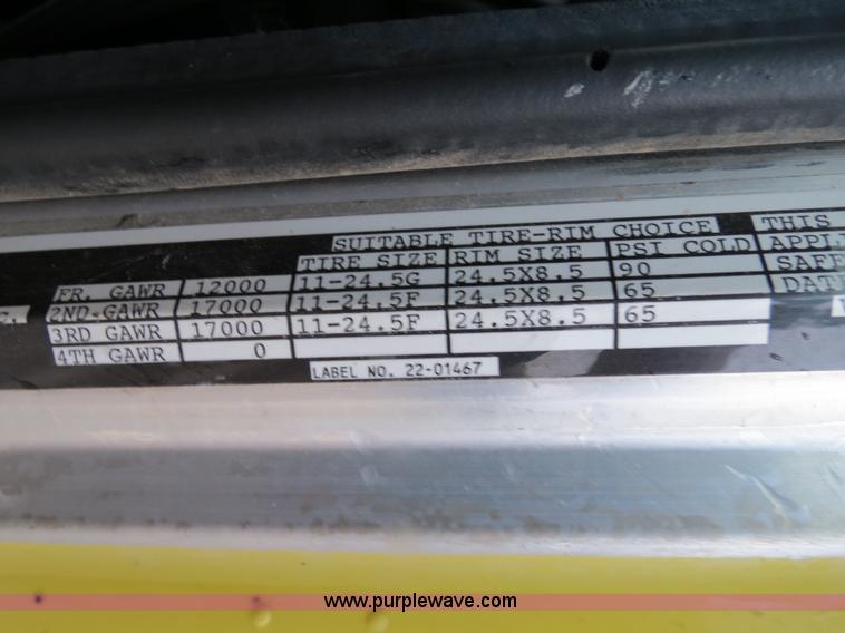 image for item B4767 1996 Peterbilt 379 semi truck