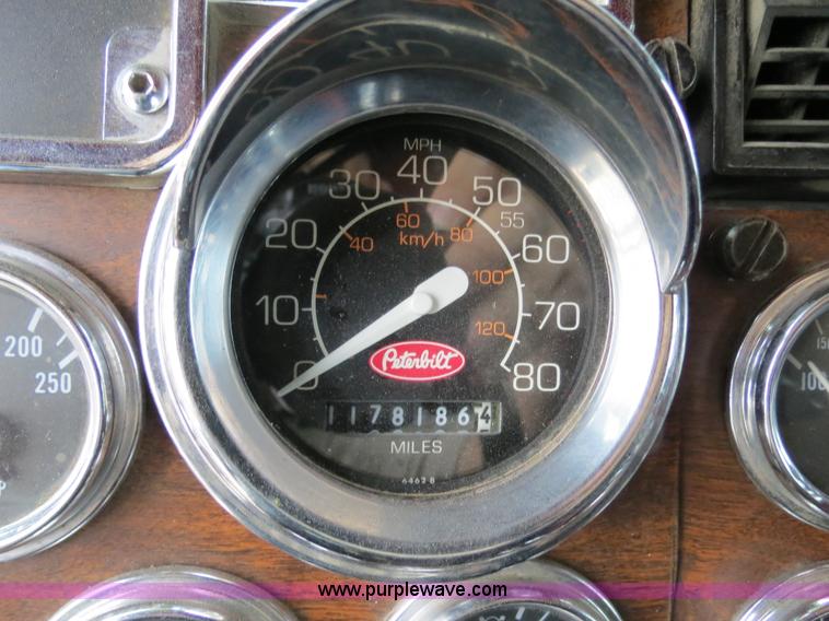 image for item B4767 1996 Peterbilt 379 semi truck
