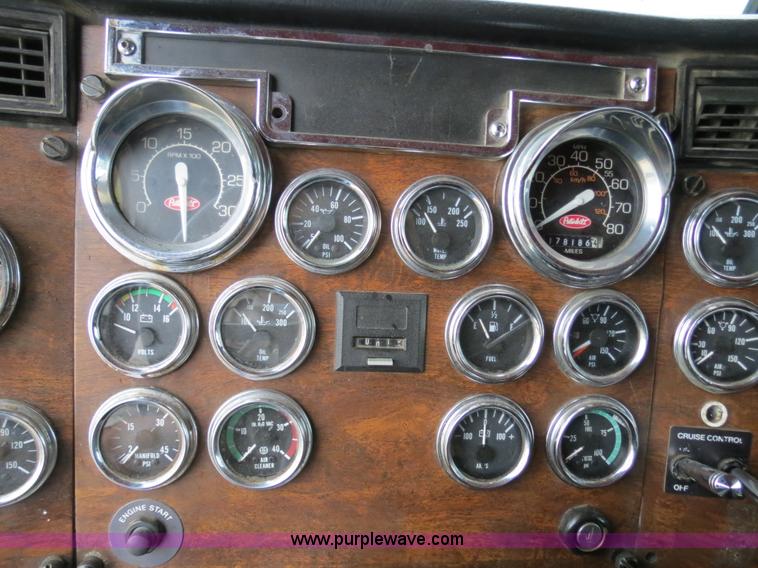 image for item B4767 1996 Peterbilt 379 semi truck