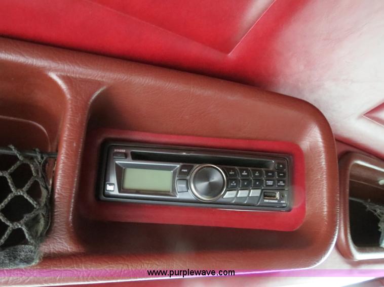 image for item B4767 1996 Peterbilt 379 semi truck