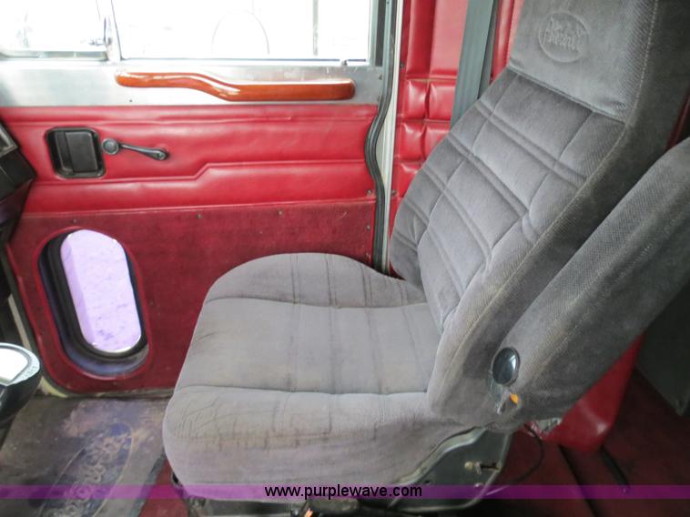 image for item B4767 1996 Peterbilt 379 semi truck