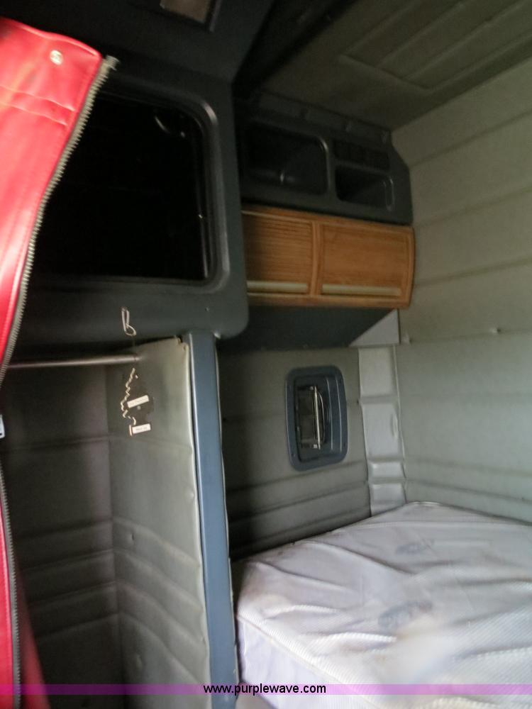 image for item B4767 1996 Peterbilt 379 semi truck