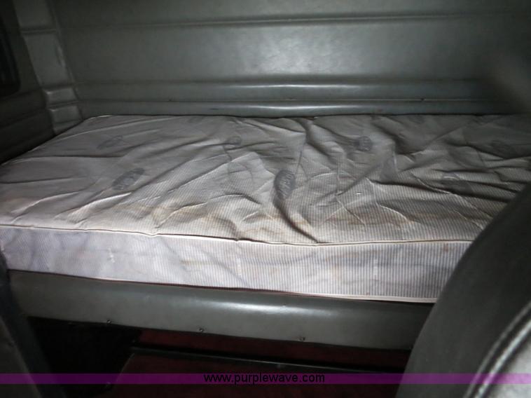 image for item B4767 1996 Peterbilt 379 semi truck