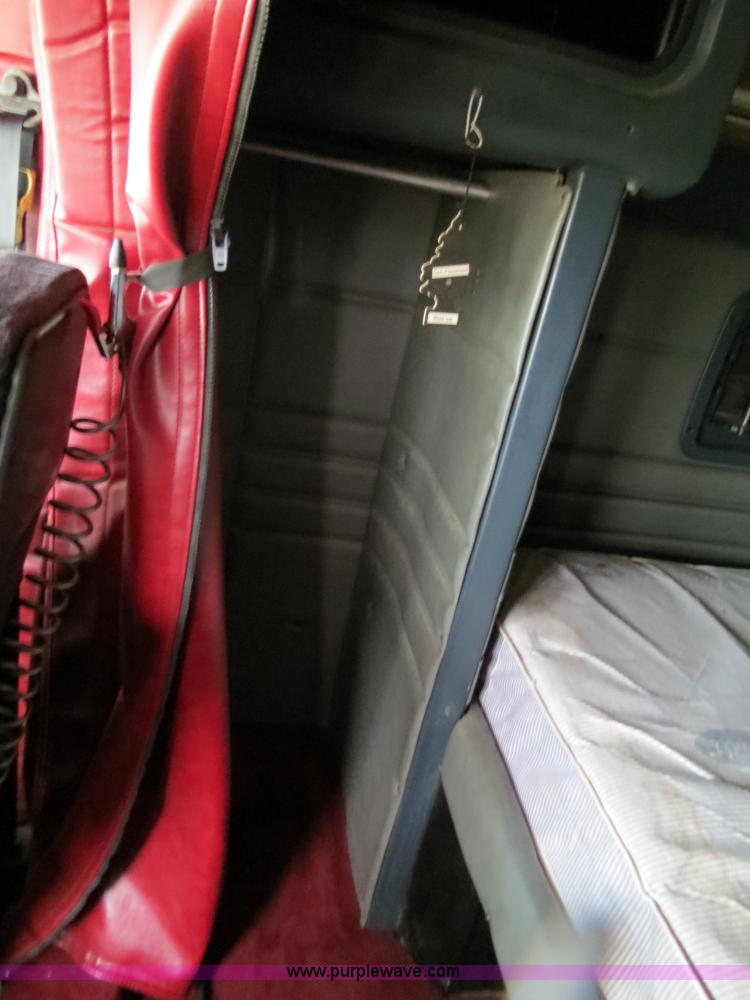 image for item B4767 1996 Peterbilt 379 semi truck