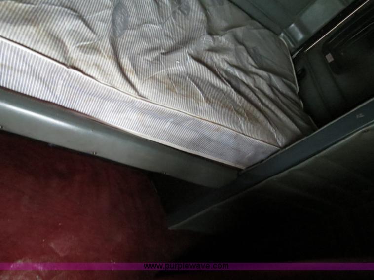 image for item B4767 1996 Peterbilt 379 semi truck