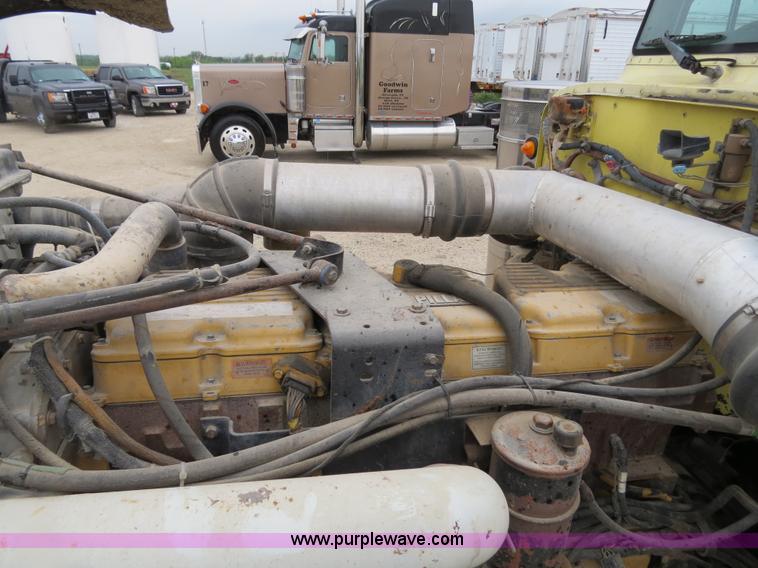 image for item B4767 1996 Peterbilt 379 semi truck