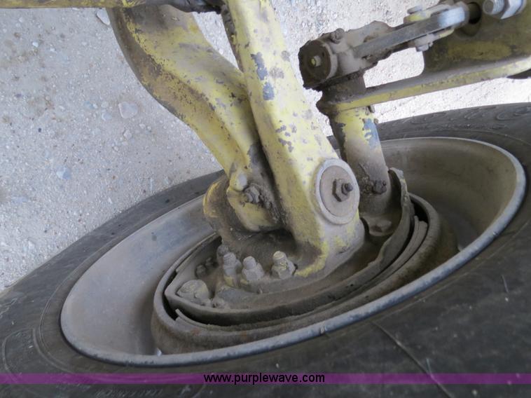 image for item B4767 1996 Peterbilt 379 semi truck