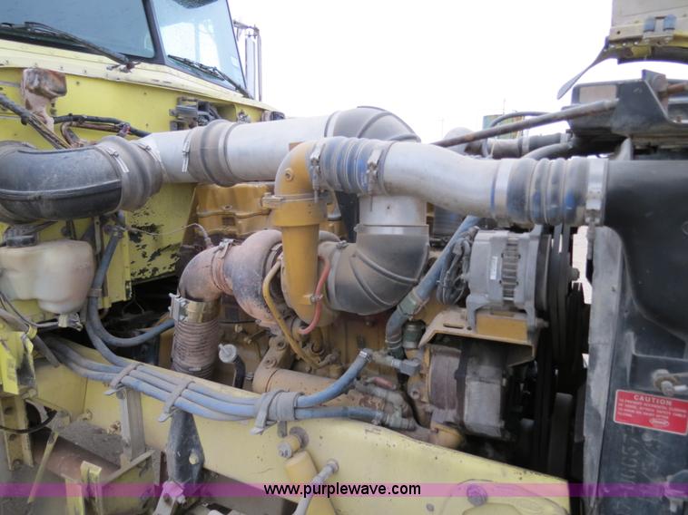 image for item B4767 1996 Peterbilt 379 semi truck