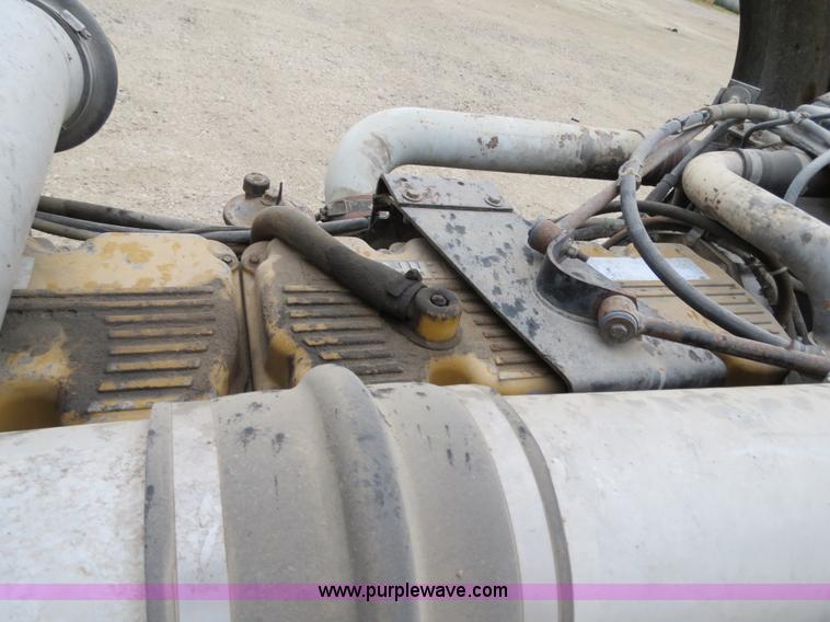 image for item B4767 1996 Peterbilt 379 semi truck