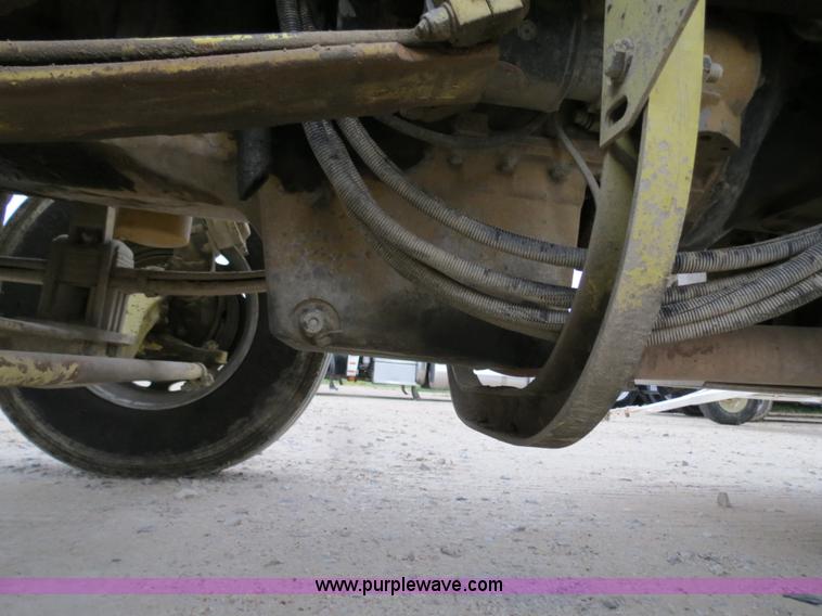 image for item B4767 1996 Peterbilt 379 semi truck