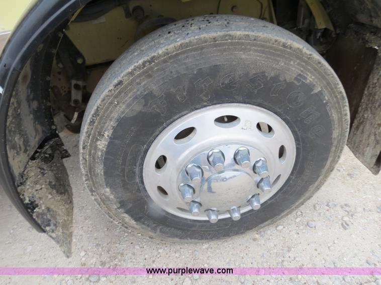 image for item B4767 1996 Peterbilt 379 semi truck