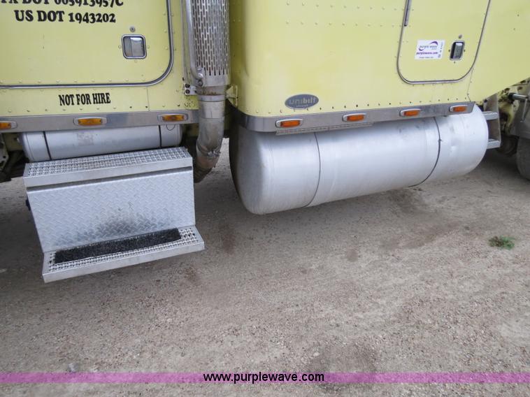 image for item B4767 1996 Peterbilt 379 semi truck